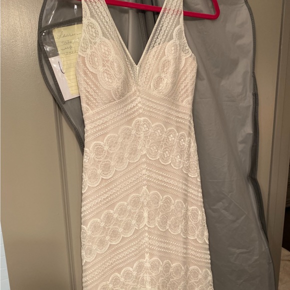 Wtoo Lace and Silk underlay Ivory Wedding Dress - Picture 3 of 13